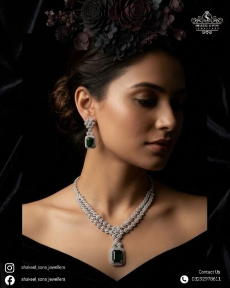 necklace and earring remerald-green stone