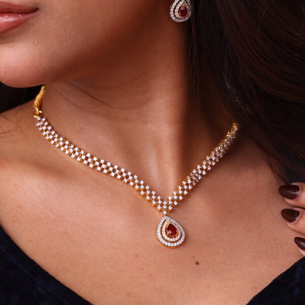 V-shaped / Choker necklace
